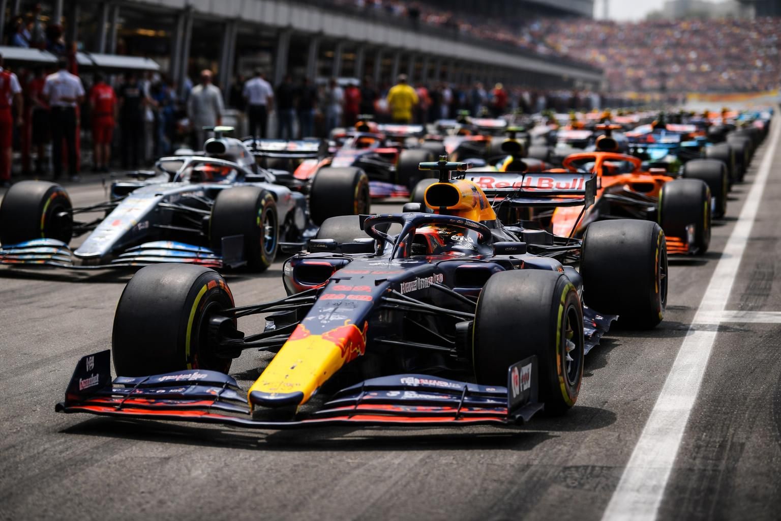 découvrez quelles livrées de la saison de f1 ont marqué les esprits et quels pilotes ont attiré le plus l'attention grâce à leurs couleurs distinctives.